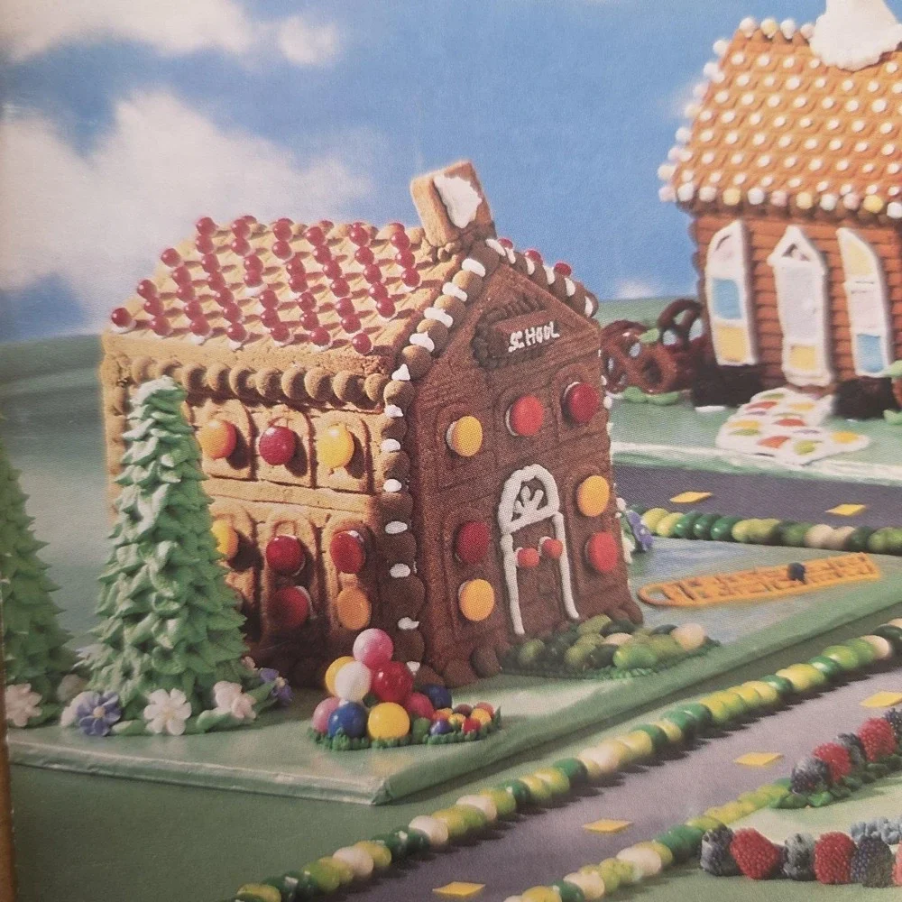 VTG '97 Pampered Chef Stoneware Gingerbread Mold #1805 w/ Box School/Post Office